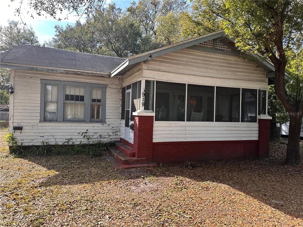 919 E MCBERRY STREET TAMPA, FL 33603