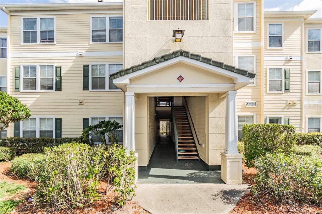 18173 STERLING GATE CIRCLE UNIT 18173 TAMPA, FL 33647