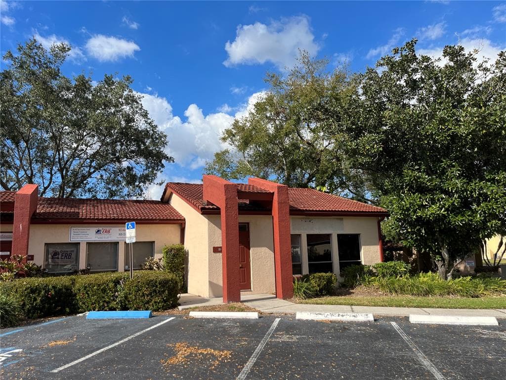 902 W LUMSDEN ROAD BRANDON, FL 33511