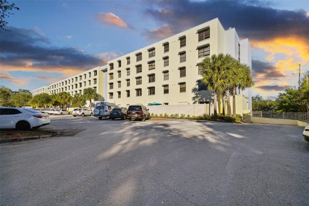 701 S MADISON AVENUE UNIT 411 CLEARWATER, FL 33756