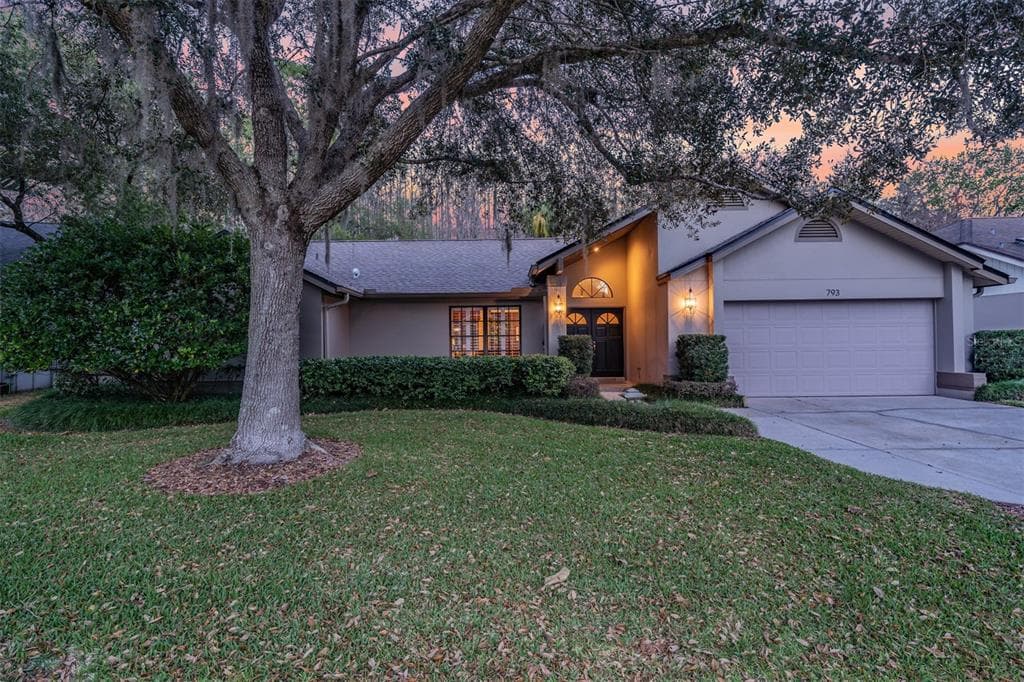793 CENTERWOOD DRIVE TARPON SPRINGS, FL 34688