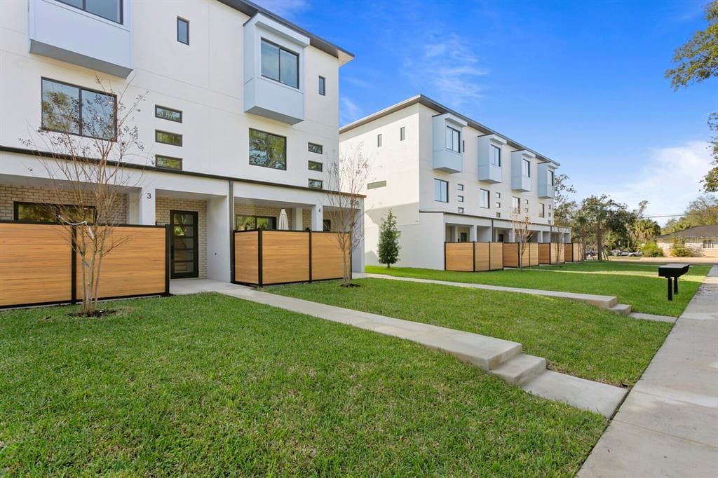 530 W PLAZA PLACE UNIT 3
