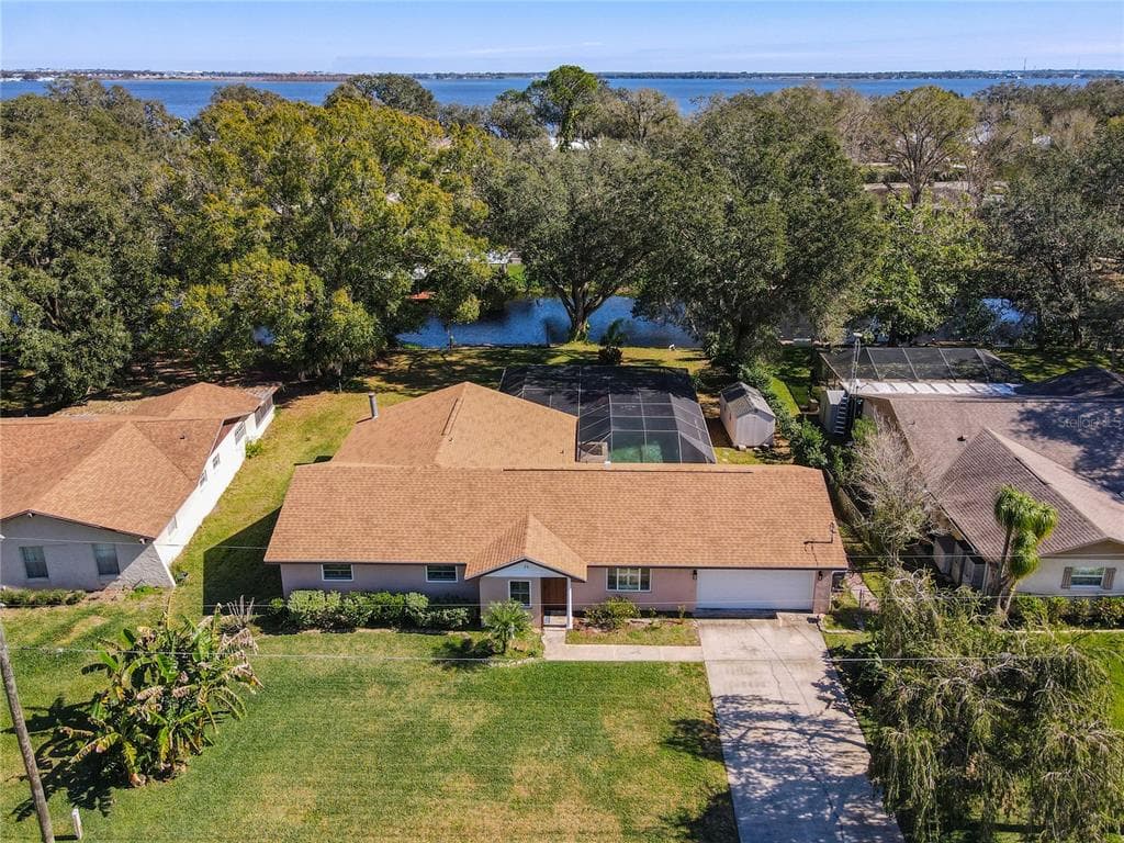 30 W LAKE HAMILTON CIR WINTER HAVEN, FL 33881