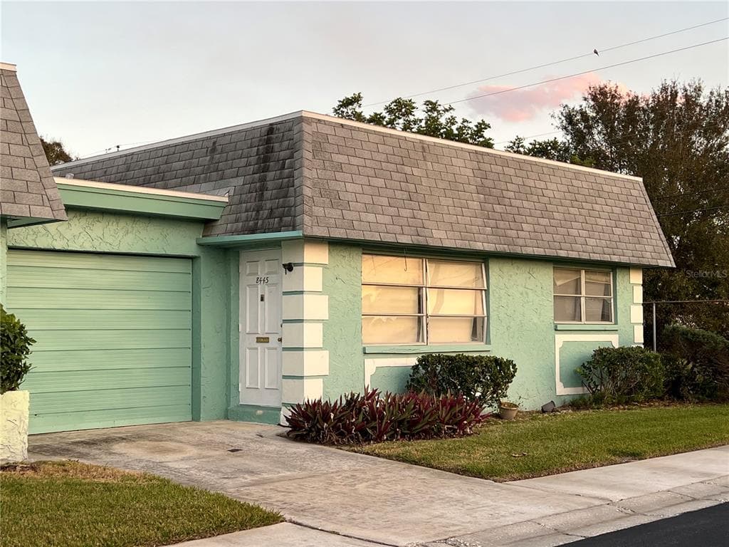 8445 PHILIP  N UNIT 13 PINELLAS PARK, FL 33781
