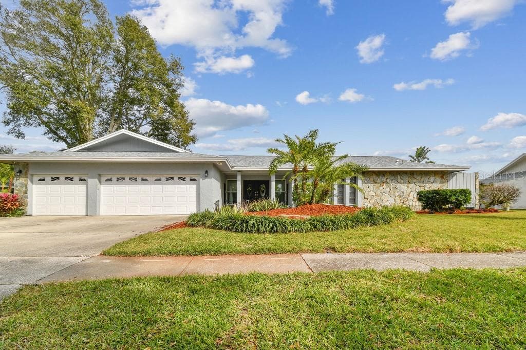 3131 GLENEAGLES DRIVE E CLEARWATER, FL 33761