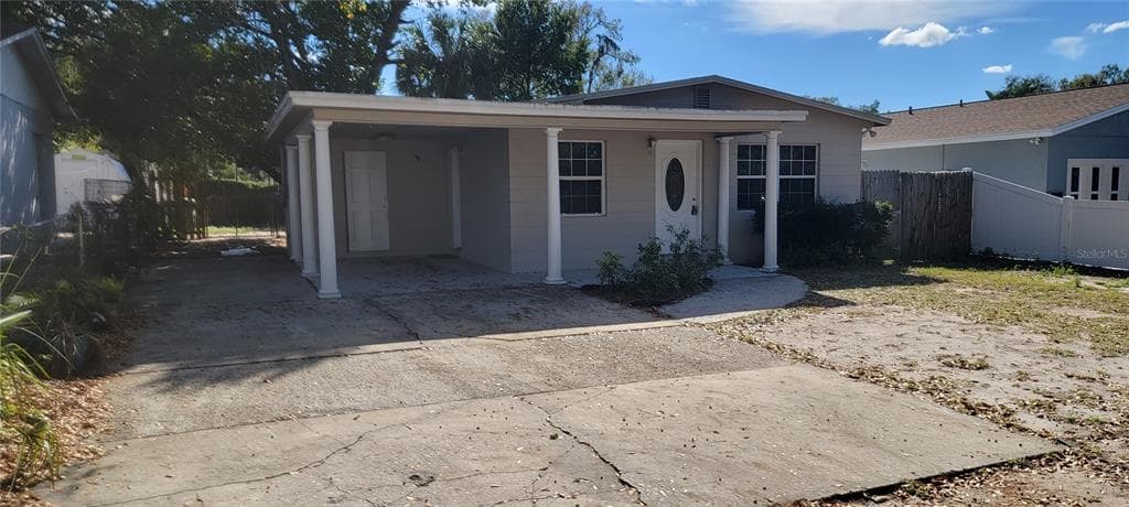 4007 E CURTIS ST TAMPA, FL 33610