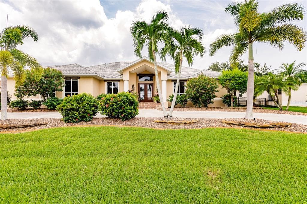 2515 VIA VENETO DRIVE PUNTA GORDA, FL 33950