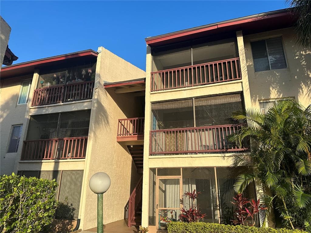 8602 CHAMPLAIN COURT UNIT 88 TAMPA, FL 33614