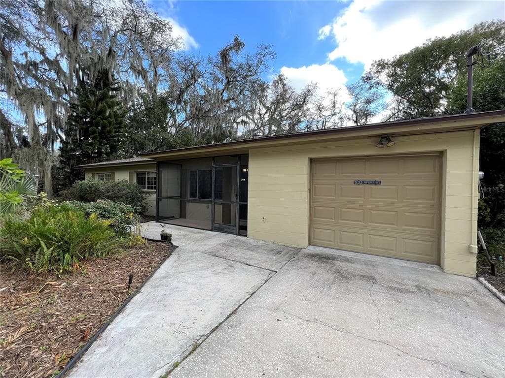 203 LARSON AVENUE BRANDON, FL 33510
