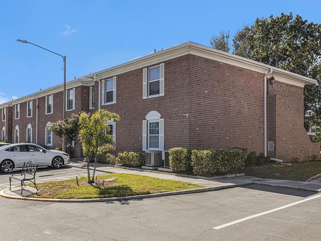 3915 35TH WAY S UNIT 125 ST PETERSBURG, FL 33711