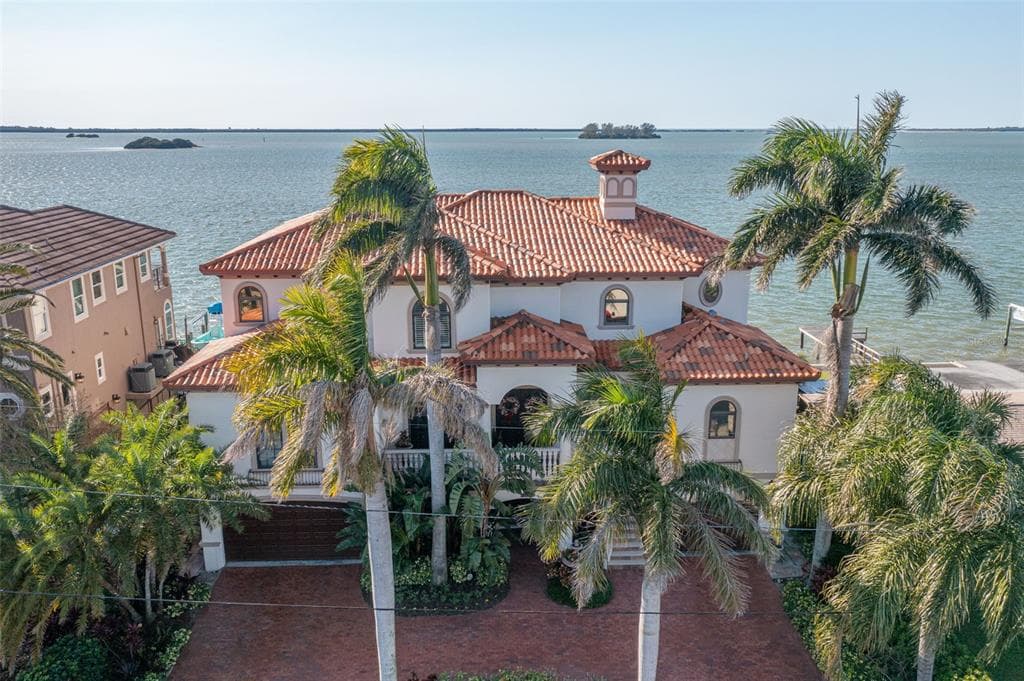 2162 HARBOR VIEW DRIVE DUNEDIN, FL 34698