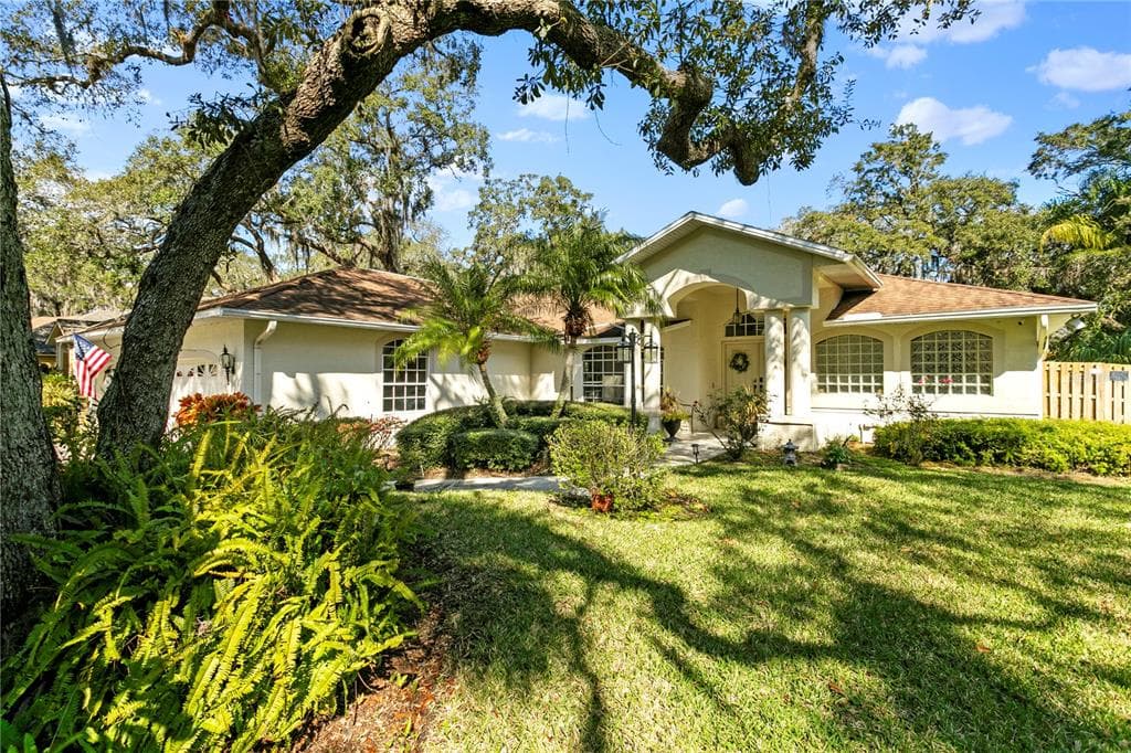 963 RIDGEWOOD TERRACE TARPON SPRINGS, FL 34689