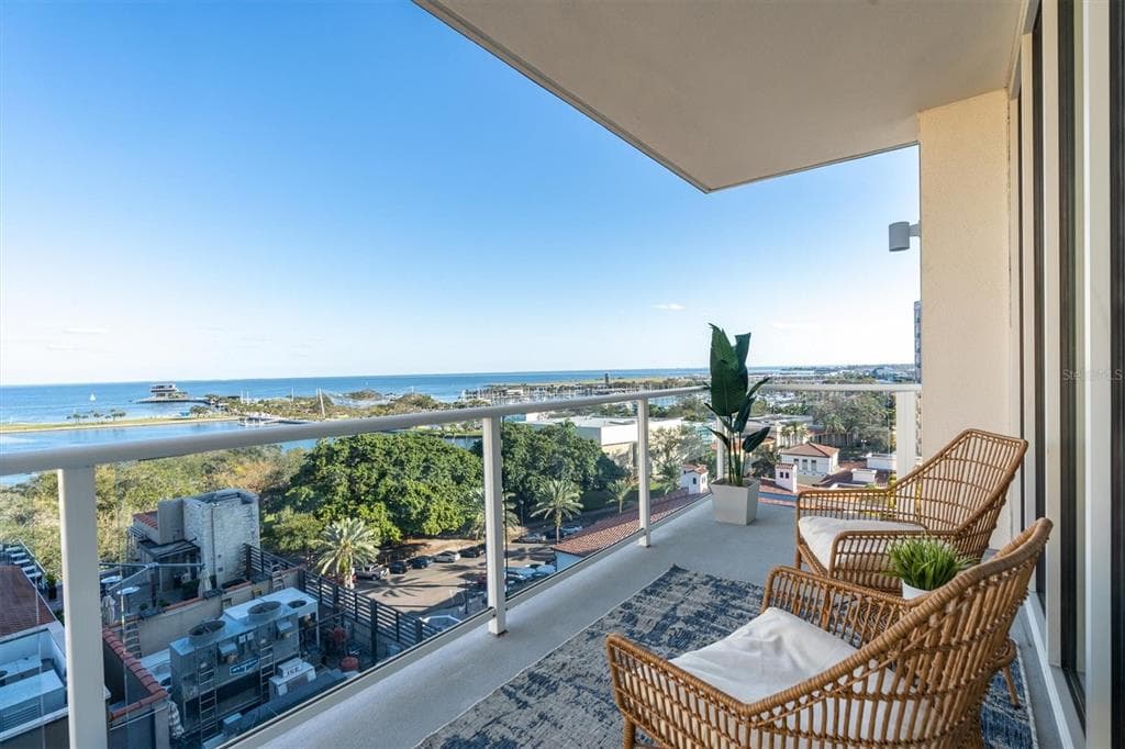 176 4TH AVENUE NE UNIT 902 ST PETERSBURG, FL 33701