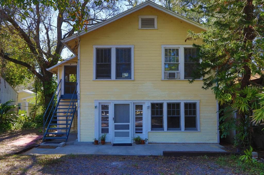330 W CREST AVENUE TAMPA, FL 33603
