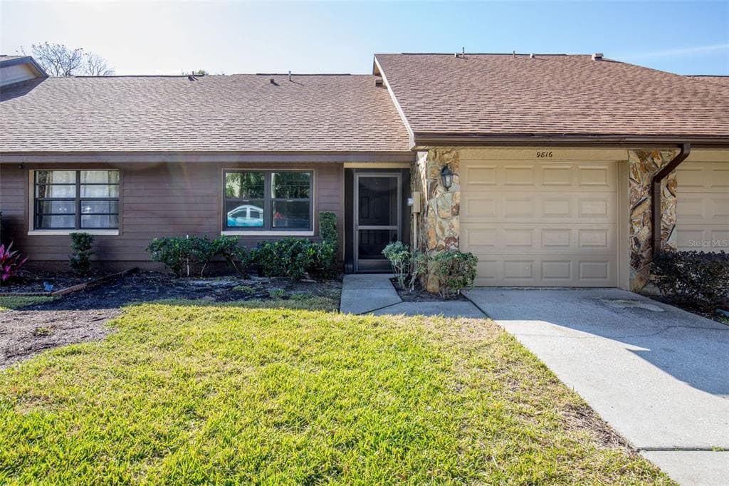 9816 LAKE SEMINOLE DRIVE W LARGO, FL 33773