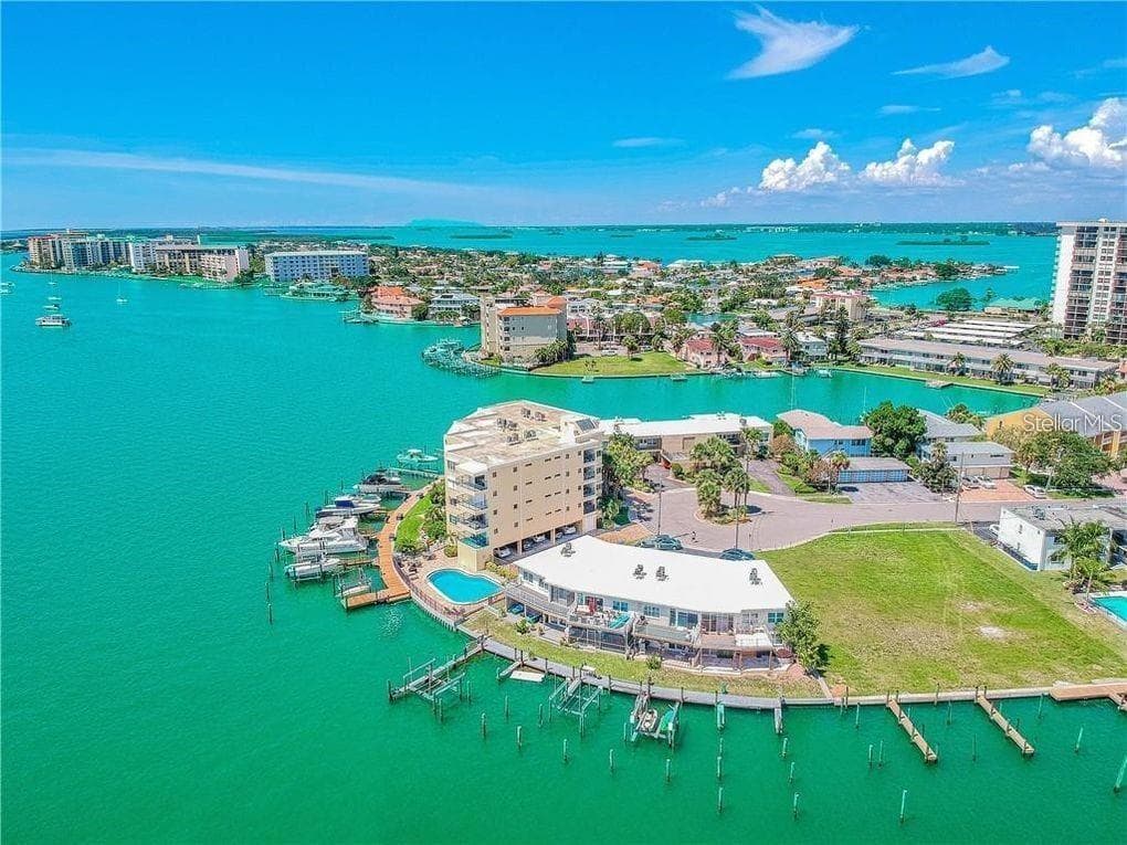 205 DOLPHIN POINT UNIT 8 CLEARWATER BEACH, FL 33767