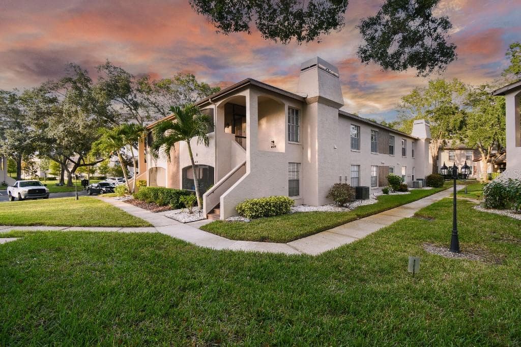3021 BONAVENTURE CIRCLE UNIT 203 PALM HARBOR, FL 34684