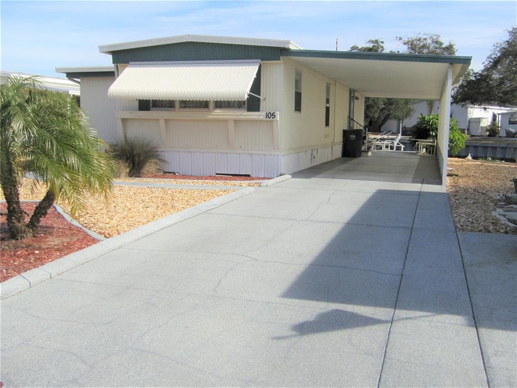105 E SAINT ANNES CIRCLE APOLLO BEACH, FL 33572