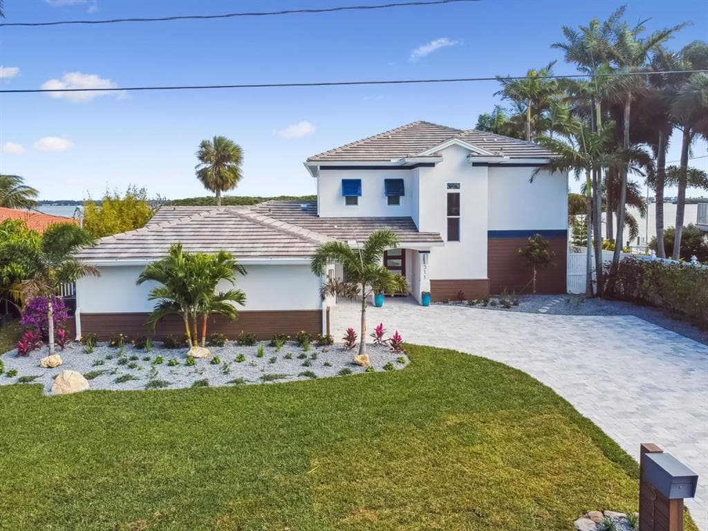 511 JOHNS PASS AVENUE MADEIRA BEACH, FL 33708