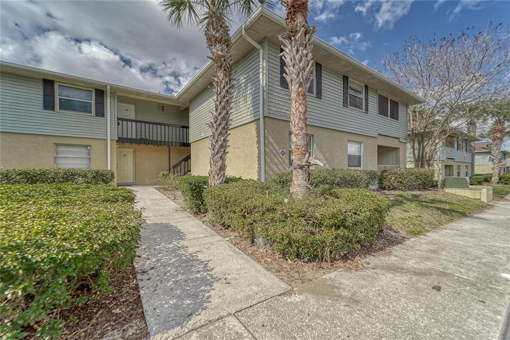 220 RED MAPLE PLACE UNIT 220 BRANDON, FL 33510