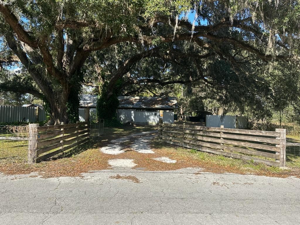 272 CR 778 WEBSTER, FL 33597