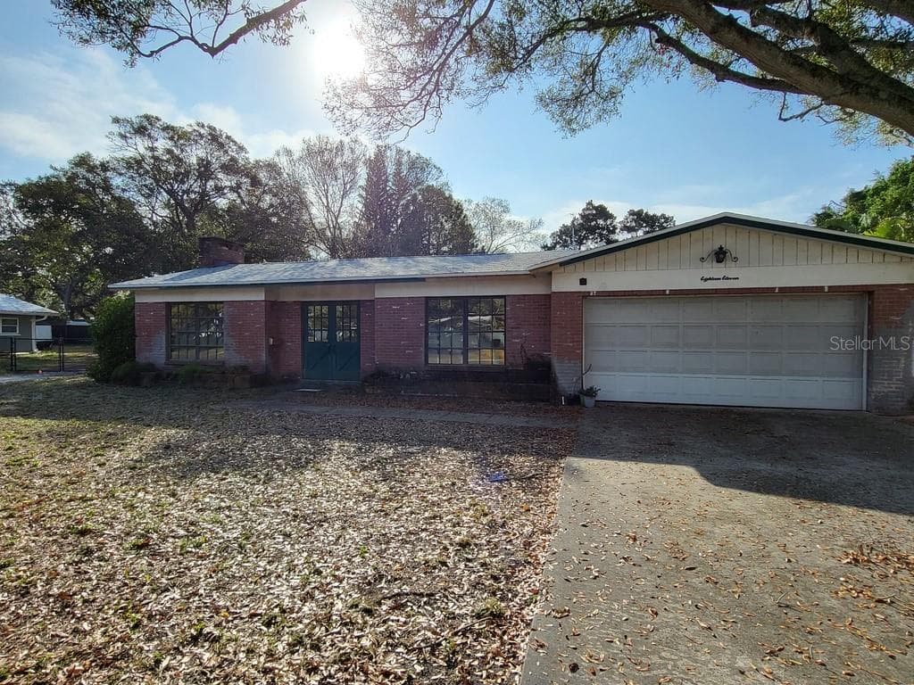 1811 DORMIEONE ROAD N ST PETERSBURG, FL 33710