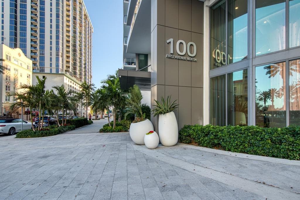 100 1ST AVENUE N UNIT 807 ST PETERSBURG, FL 33701