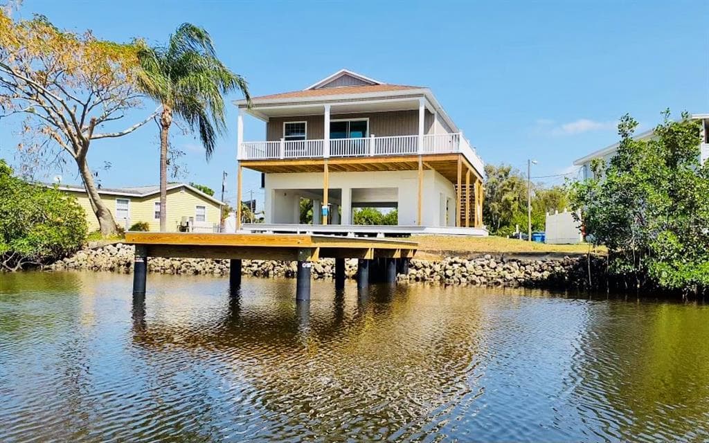 8942 ROCKY CREEK DRIVE TAMPA, FL 33615