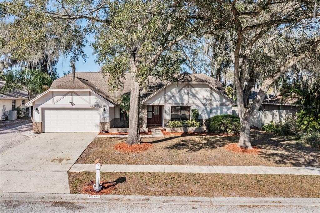 1018 RIFLECREST AVENUE VALRICO, FL 33594