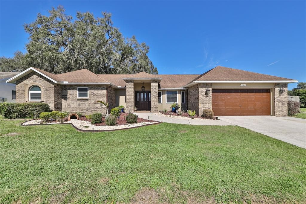 702 PINEWALK DRIVE