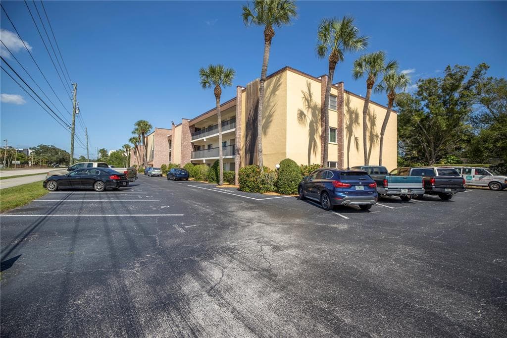 4435 1ST STREET NE UNIT 306 ST PETERSBURG, FL 33703