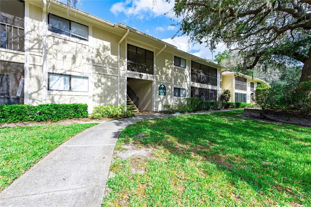 6004 LAKETREE LANE UNIT H TEMPLE TERRACE, FL 33617