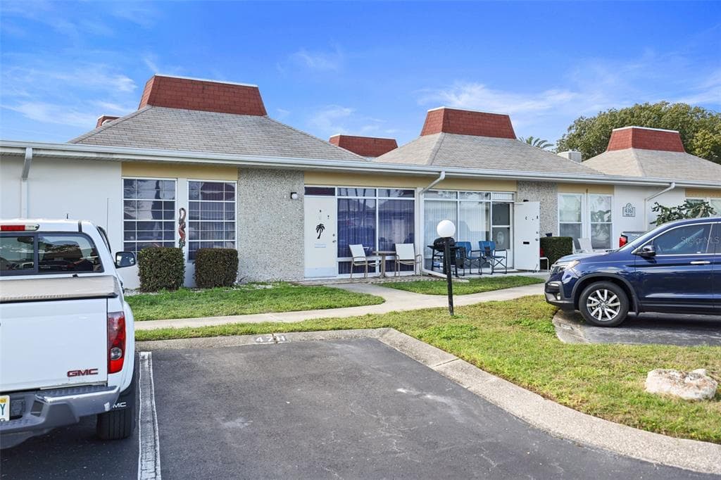 4367 TAHITIAN GARDENS CIRCLE UNIT B HOLIDAY, FL 34691
