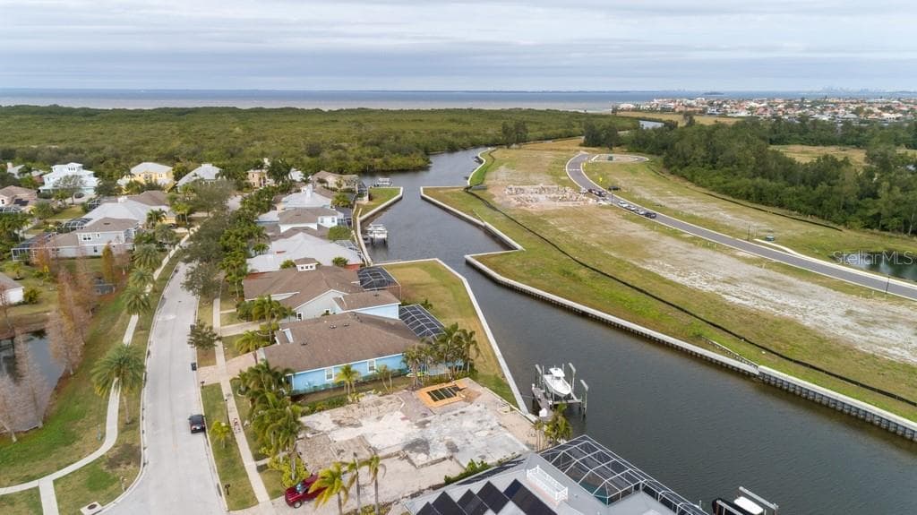 801 ISLEBAY DRIVE APOLLO BEACH, FL 33572