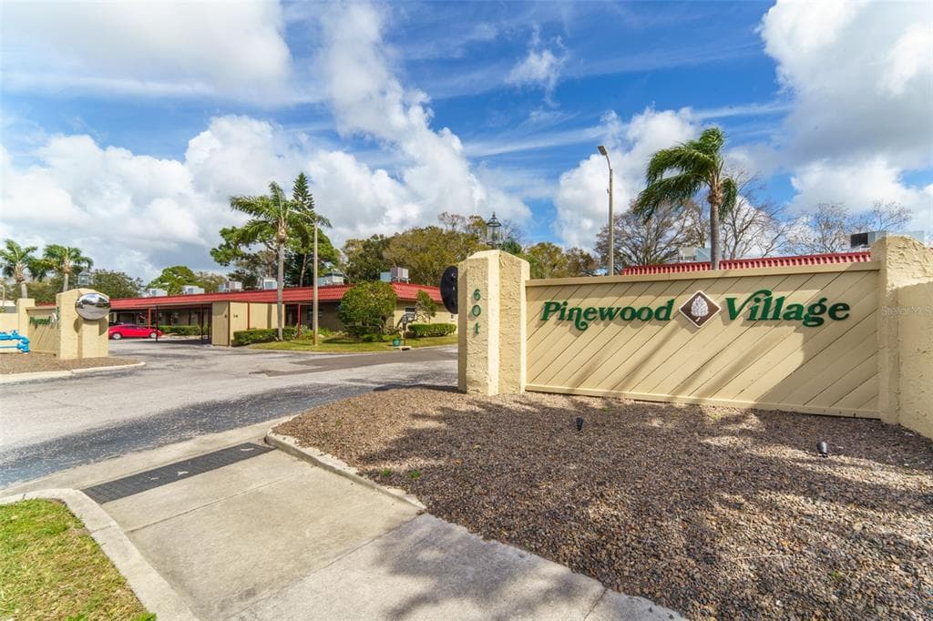 601 N HERCULES AVENUE UNIT 1404 CLEARWATER, FL 33765
