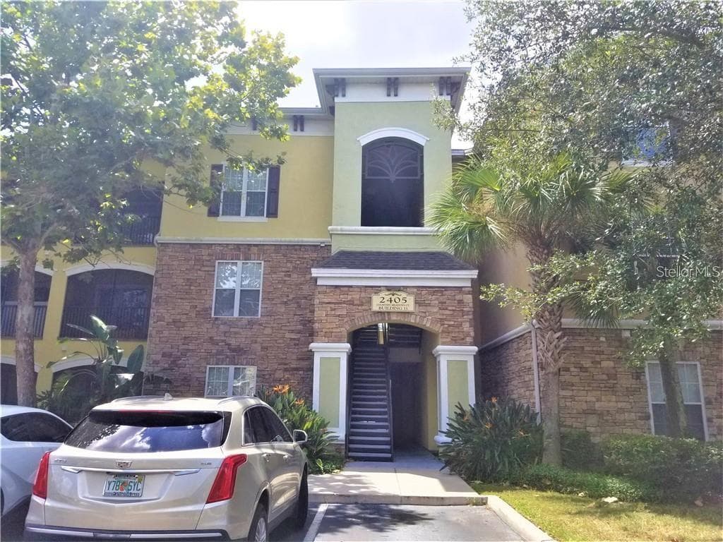 2405 COURTNEY MEADOWS COURT UNIT 104 TAMPA, FL 33619