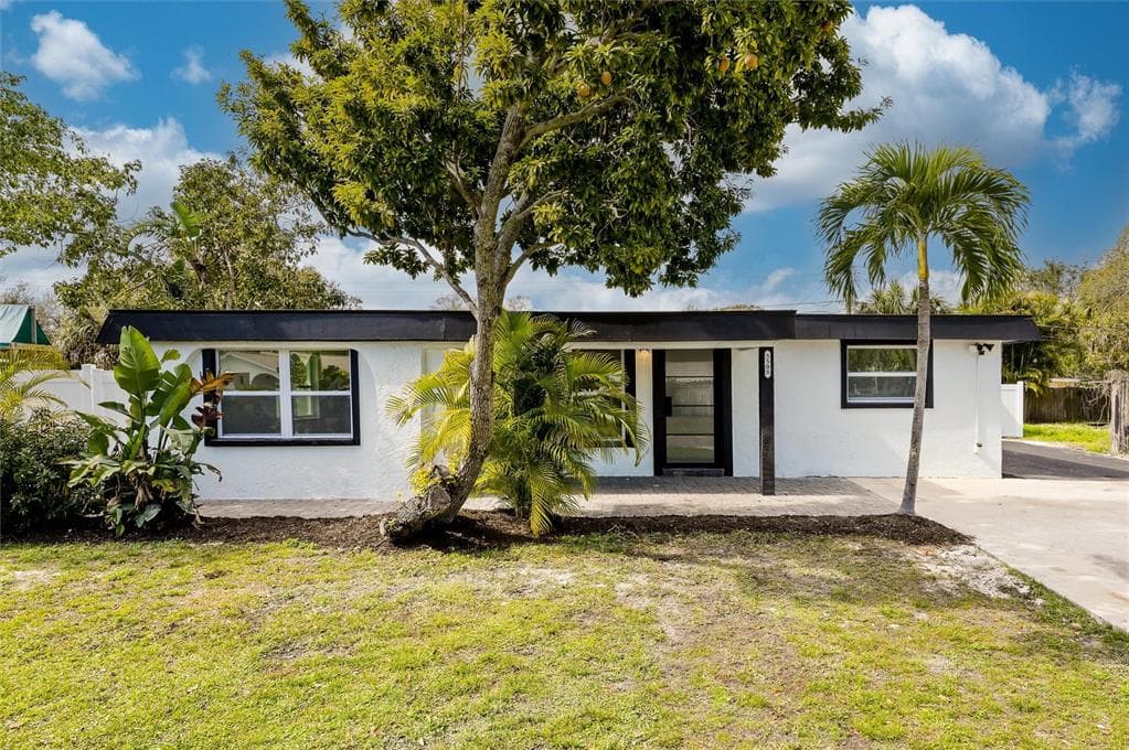 5508 PINE CIRCLE NE ST PETERSBURG, FL 33703