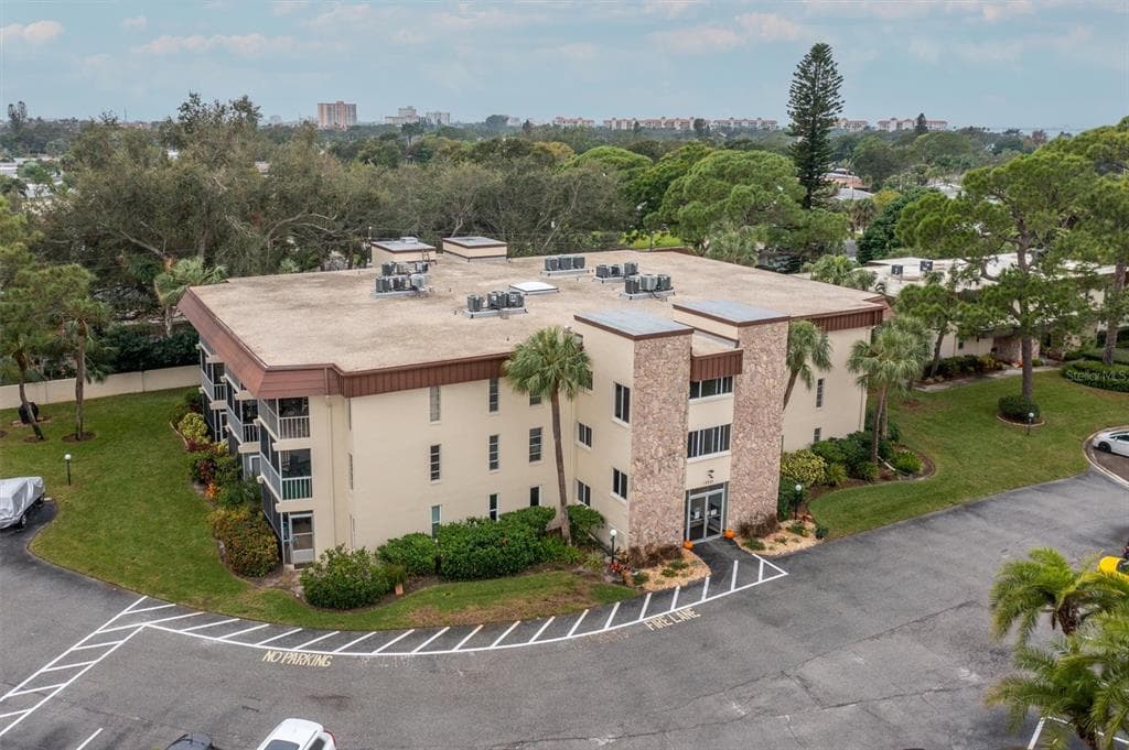4925 38TH WAY S UNIT #115 ST PETERSBURG, FL 33711