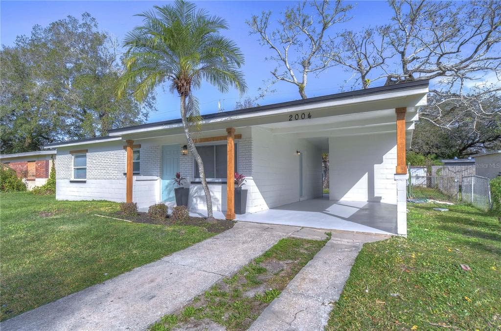 2004 E BROAD STREET TAMPA, FL 33610