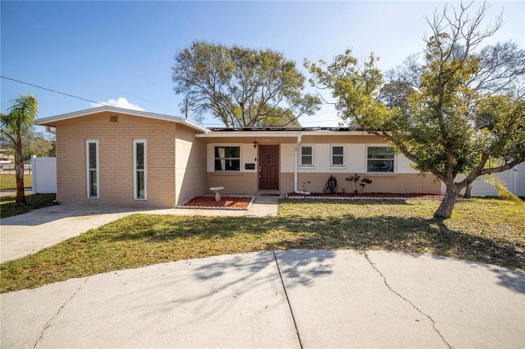 7491 CEDAR STREET NE ST PETERSBURG, FL 33702