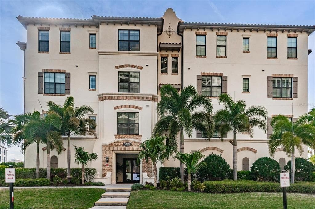5727 YEATS MANOR DRIVE UNIT 402 TAMPA, FL 33616