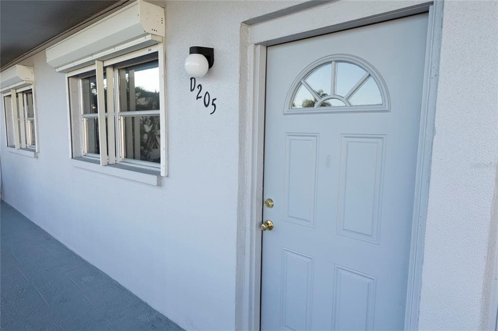 5660 80TH STREET N UNIT D205 ST PETERSBURG, FL 33709