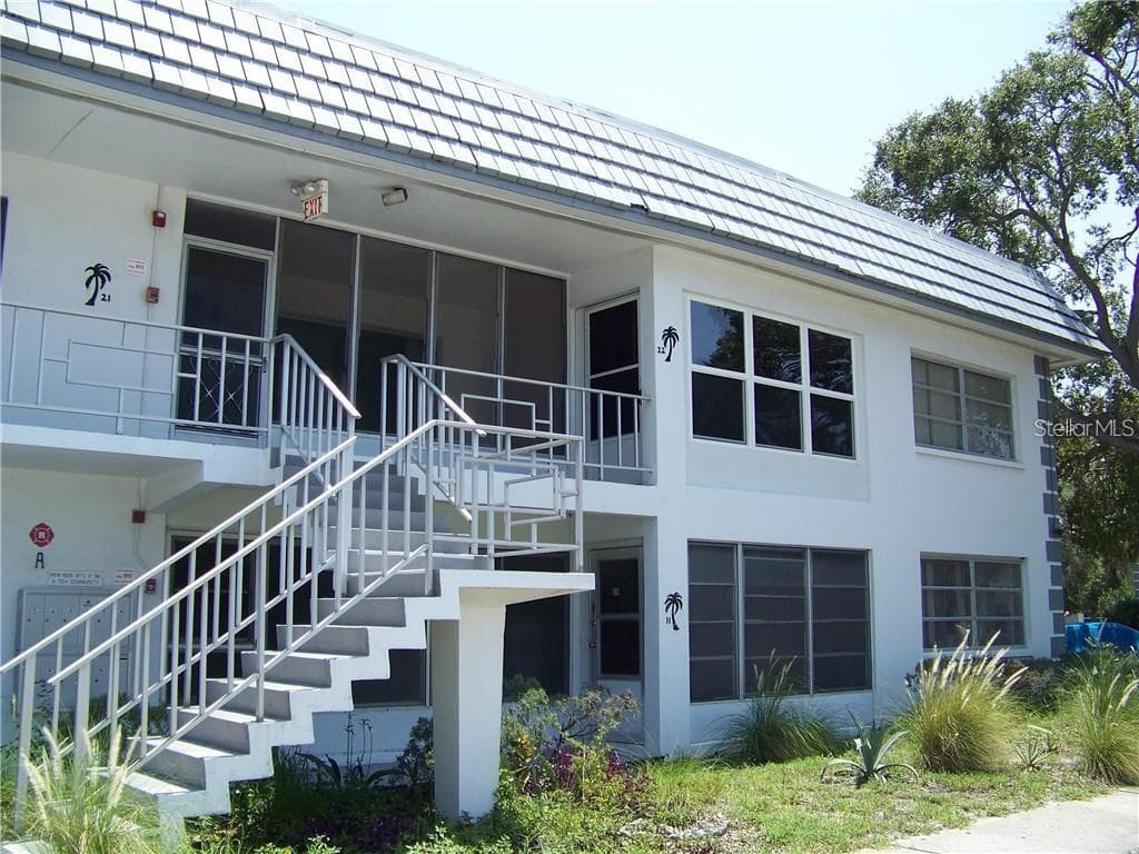 1221 DREW STREET UNIT A22 CLEARWATER, FL 33755