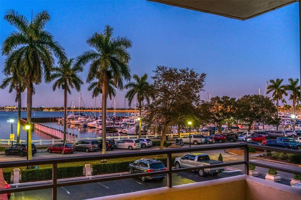 1400 1ST AVENUE W UNIT 203 BRADENTON, FL 34205