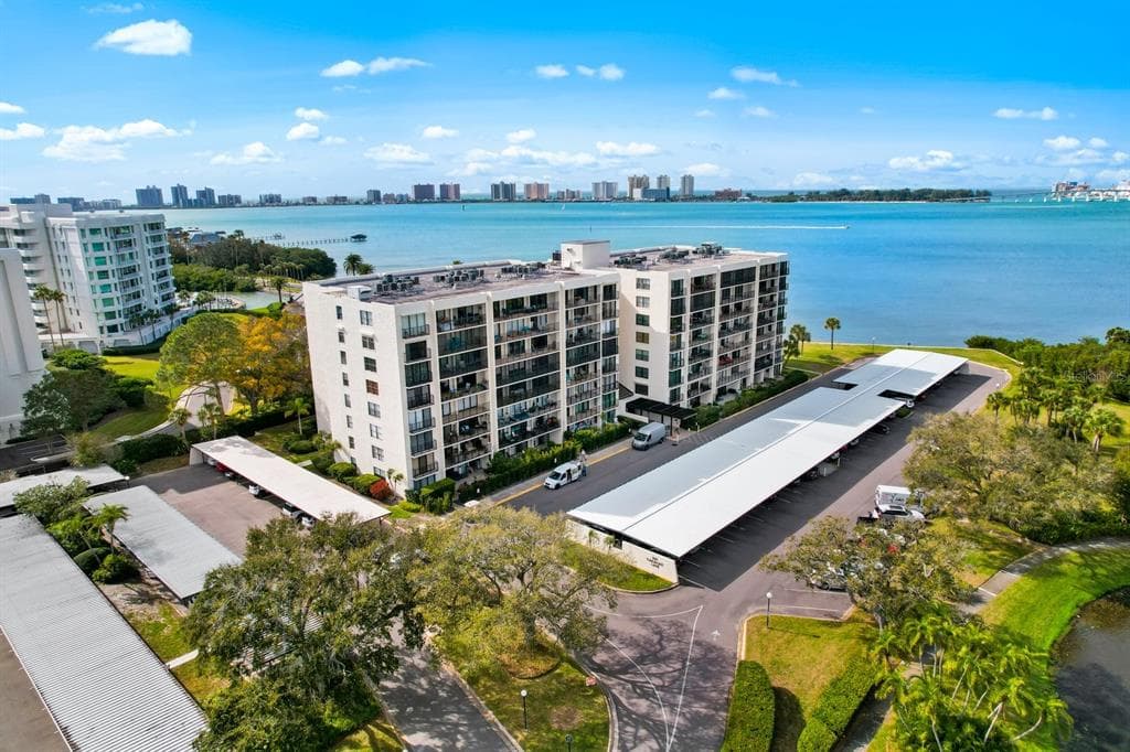 100 OAKMONT LANE UNIT 806 BELLEAIR, FL 33756