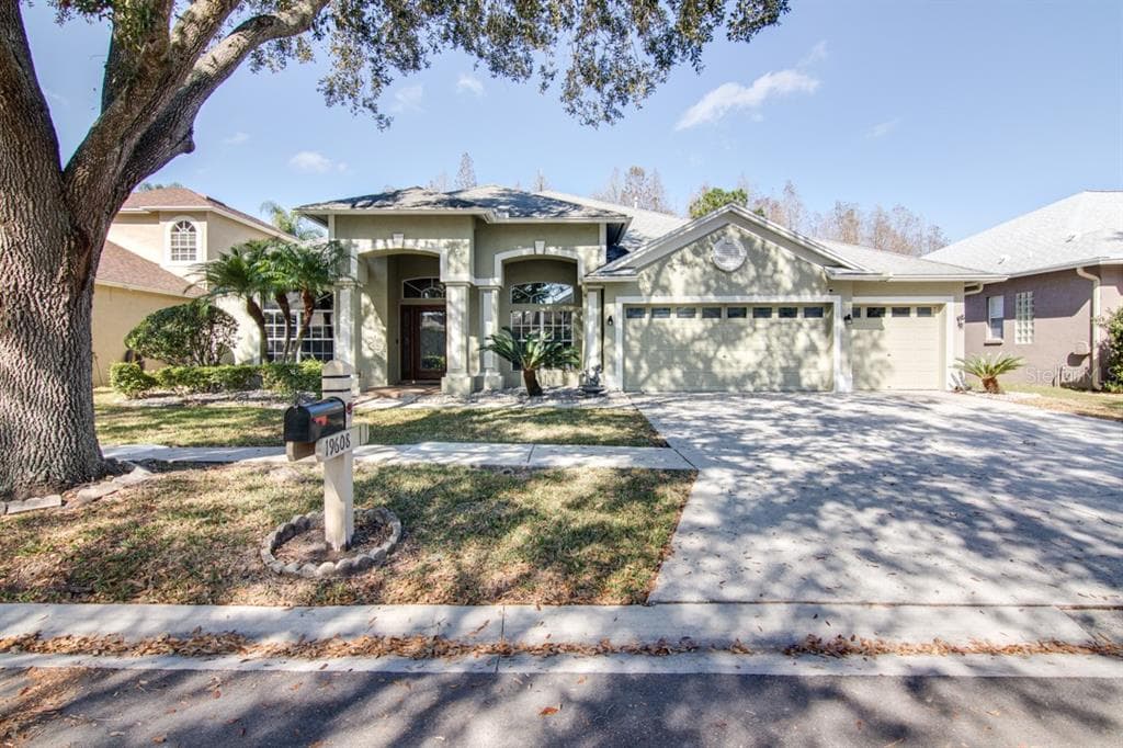 19608 INTRIGUE WAY LUTZ, FL 33558