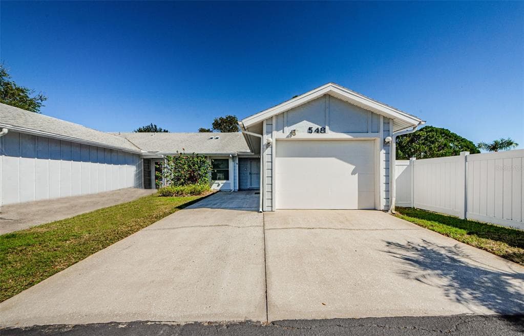 548 SURREY CLOSE PALM HARBOR, FL 34683
