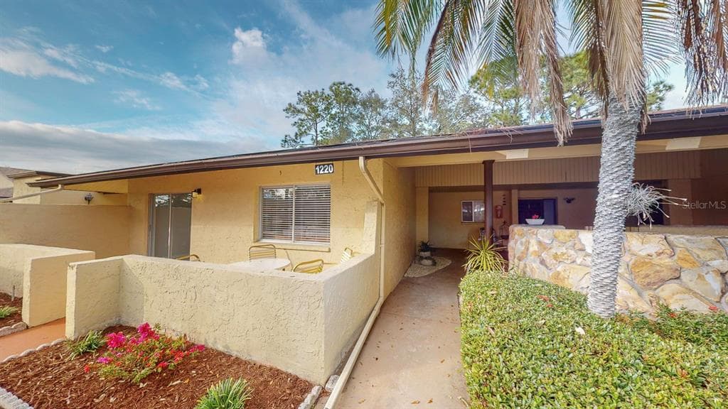 1220 13TH CIRCLE SE UNIT 1220 LARGO, FL 33771