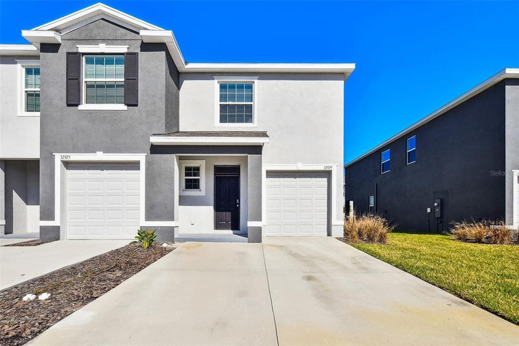 32929 PEZ LANDING LANE WESLEY CHAPEL, FL 33543