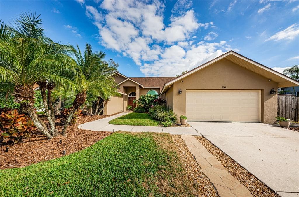 5526 OAKRIDGE DRIVE PALM HARBOR, FL 34685